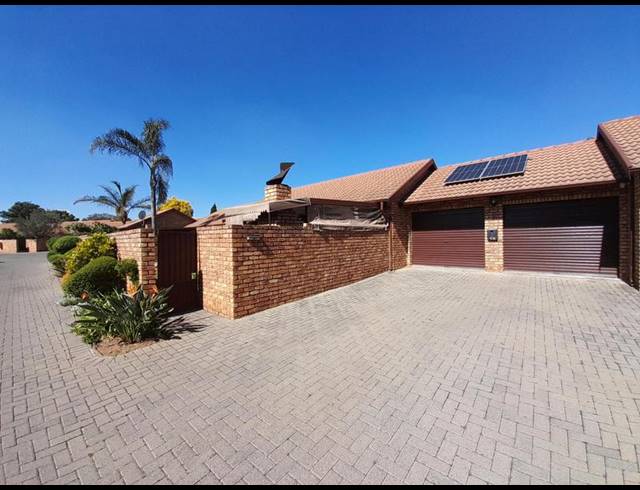 2 BEDROOM TOWNHOUSE FOR SALE IN ELDORAIGNE